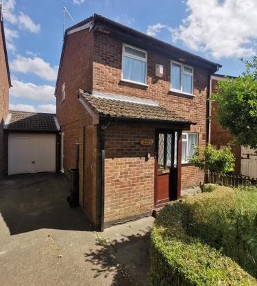 Detached 3 Bedroom House in Leicester with Private Parking