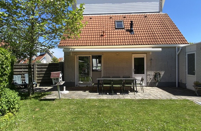 Detached 8-person vacation villa by the North Sea and Grevelingen Sea