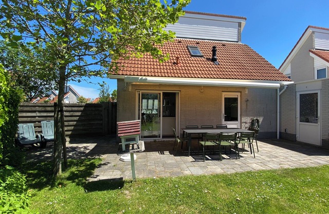 Detached 8-person vacation villa on the North Sea and Grevelinger Meer