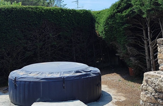 DETACHED COUNTRY HOUSE, QUIET, CLOSE TO THE LAKE, 20 MINUTES FROM THE BEACH