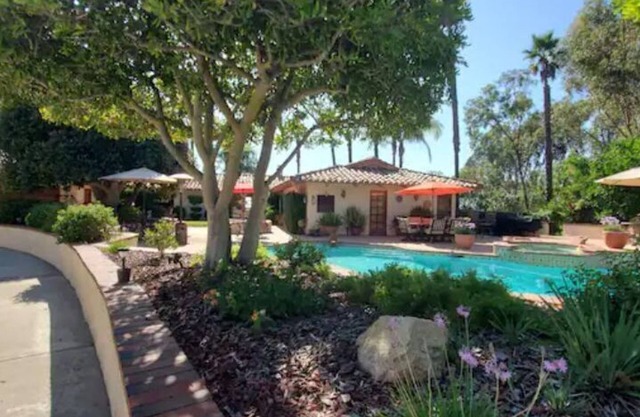 Detached guest house on private gated Spanish Estate with a pool, Temecula close