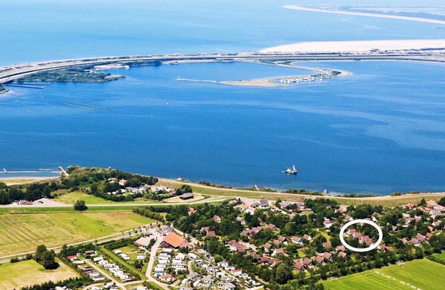 Detached holiday home with beach within walking distance Detached villa near beach