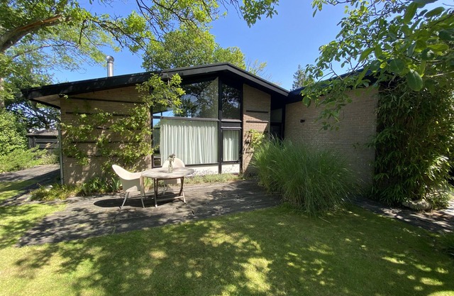 Detached holiday home on the North Sea/Grevelingen Sea on approx. 750 sqm of land