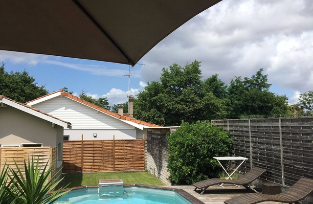 Detached house with pool, 4 bedrooms + 2 bathrooms - sleeps 8, Bordeaux.