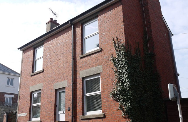 Detached House In Swanage Town