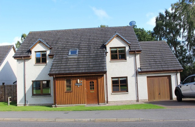 Detached House With Hot Tub, Pool Table And Free Golf