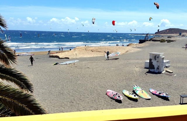 Detached house with large terrace on the beachfront Medano