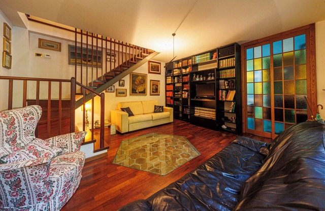 Detached house with small garden - 2 bathrooms - AC - bike and motorcycle parking