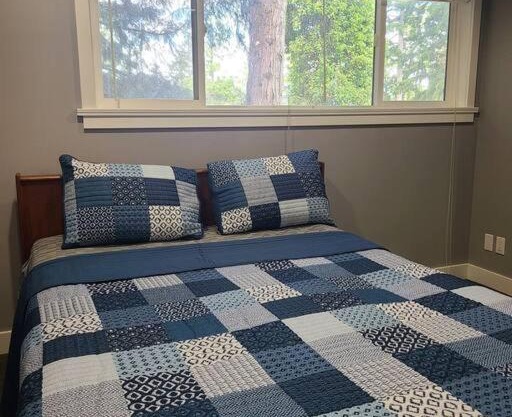 Detached Private Quiet 2 Bedroom Suite