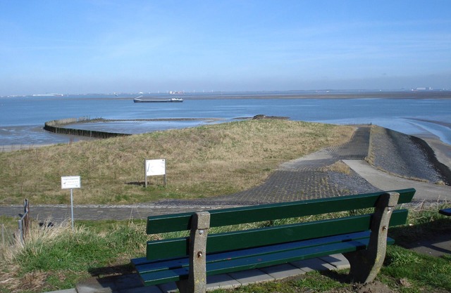 Detached vacation home on the bird sanctuary/scheldt and sea Bicycles included.