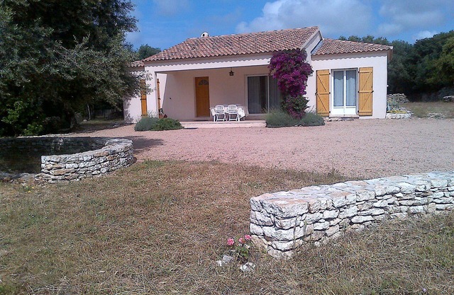 Detached villa in a private and fenced 5000 m²