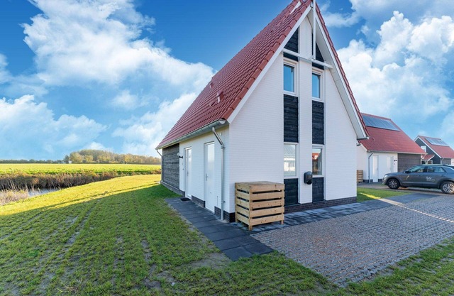 Detached villa with view, garden and privacy