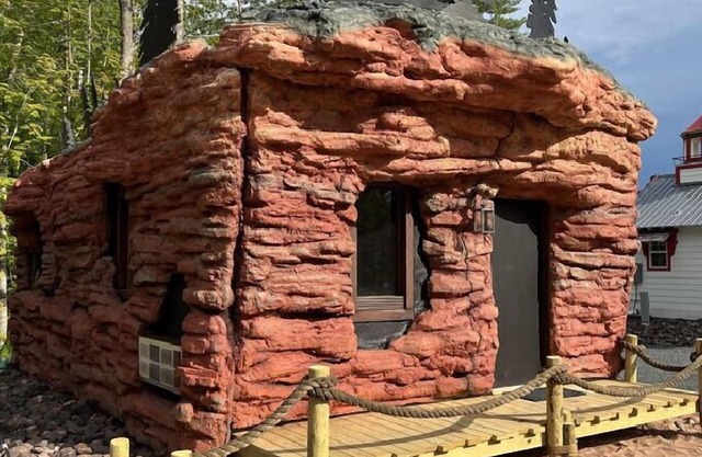 Devils Island Sea Cave Deluxe #6 on map