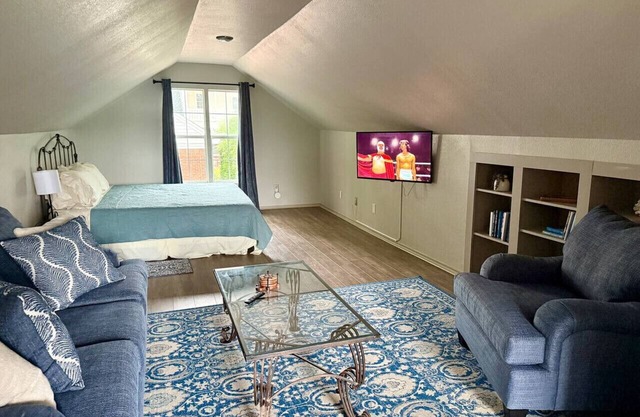 DFW Hideaway located right off I-35W and near so many area attractions!