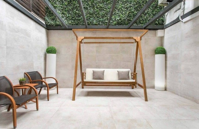 Diagonal Amazing 3BD with private garden