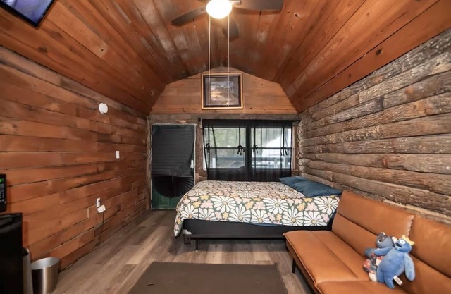 Diamond Glamping - Specialty Cabin