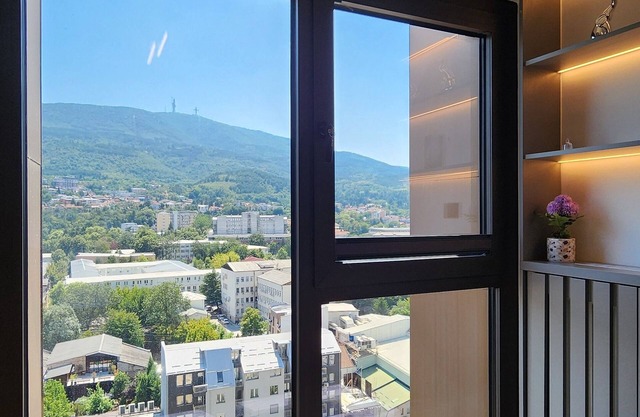 Diamond Residences 2bd 2bth 11fl Lux Apt w/Free P