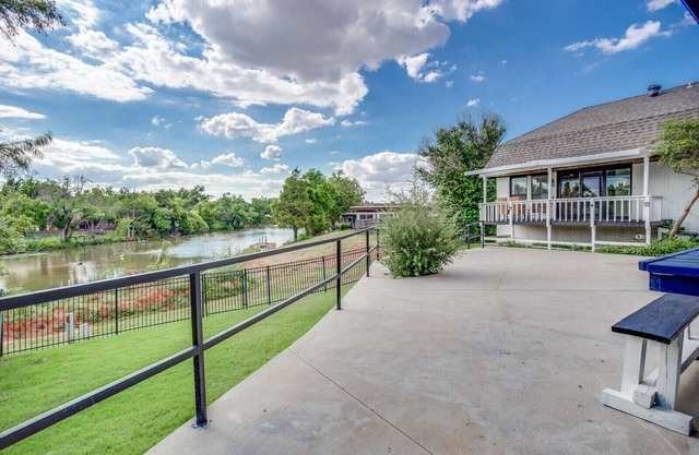 Direct Lakefront Access 🏞️ | Ultimate Game Room 🎱 | Fishing🎣 | Dog Friendly🐶