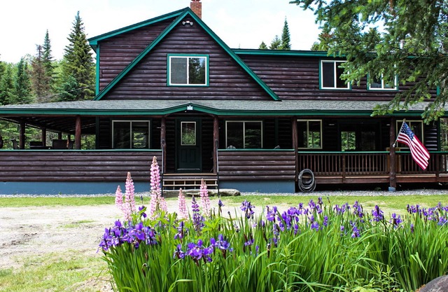 Direct trail access - 5BDRM + 2BA - 9BEDS + game room