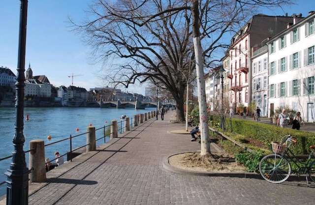 Direct view of the Rhine: 40 sqm RIVERVIEW-LOUNGE design