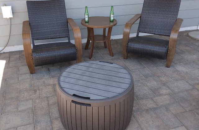 Directly across from Powell Beach, 2 bedroom, 2 bathroom. Luxury Carriage Home.