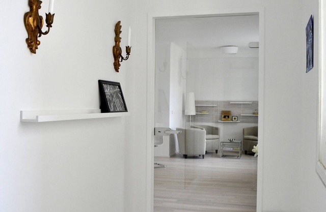 Directly at the NASCHMARKT, SECESSION, right in the middle of the cultural pulse of the city