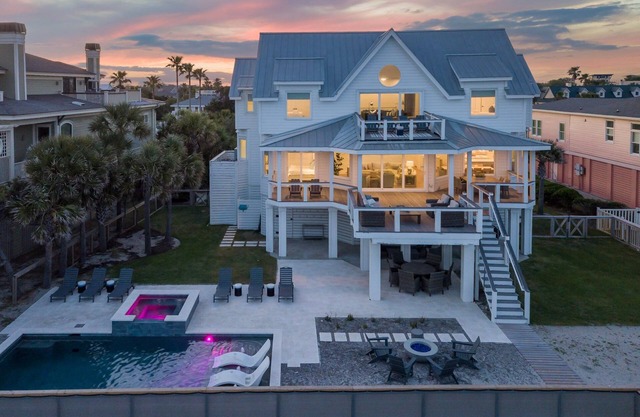 Discounts! Beautifully decorated~ 206 Ocean Blvd. Oceanfront, Pool/Hot Tub, Elevator