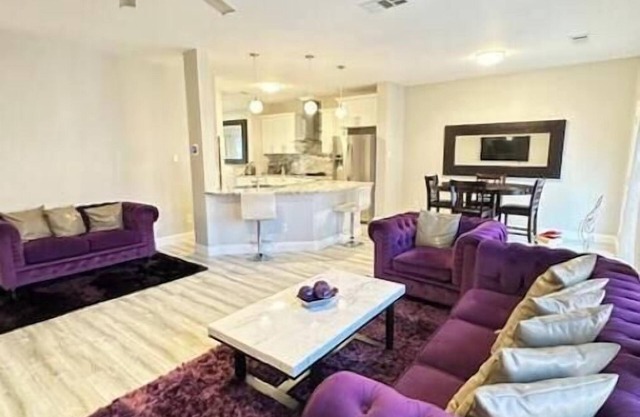 Discover family fun @ our 4-bedroom Lancaster retreat, 15min drive to Dallas Zoo