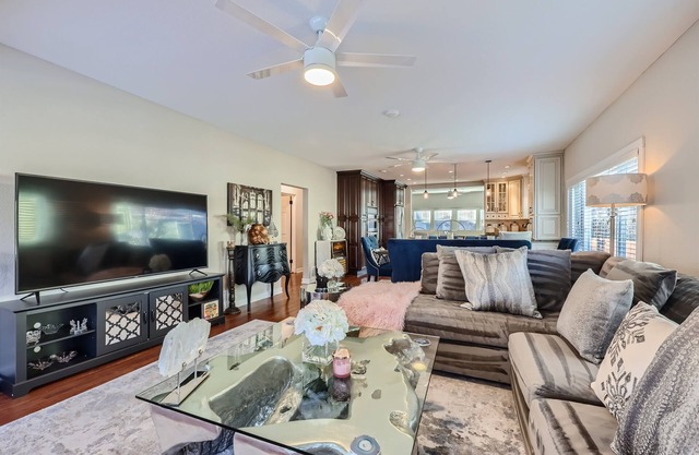 "Discover Tranquil Elegance: Your Charming Retreat in the Heart of Castle Rock"