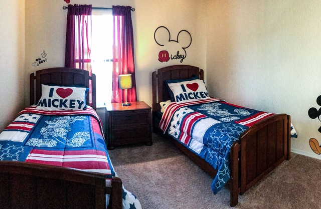 Disney-Area Retreat - 5BR 3.5 Bath Villa w/Pool, Spa & Game Room