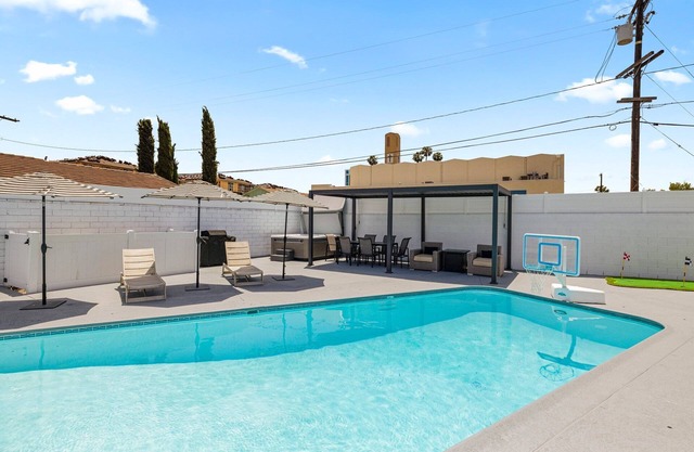 DisneyFun Pool Hot Tub 5 bedroom EV Charger