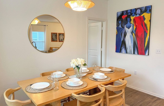 Dive into Luxury: Your Retreat in North Austin - Full Amenity House