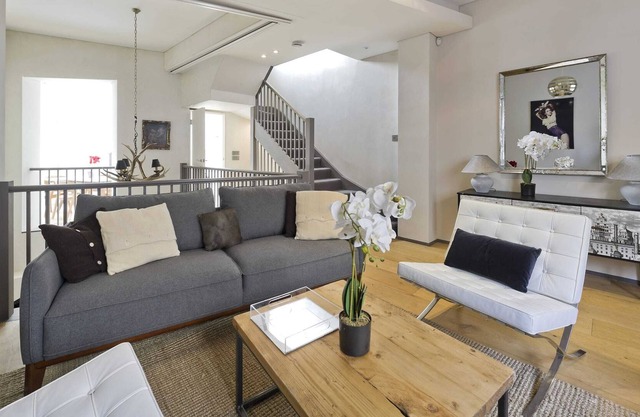 Divine, Spacious 4-Bed Family Home in Battersea Square