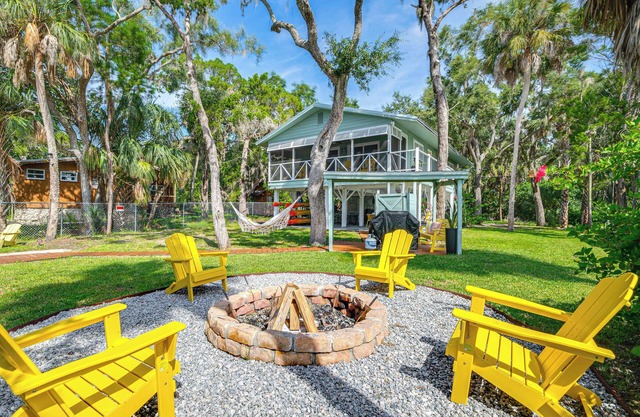Dock, Hot Tub & Games: Crystal River Family Gem