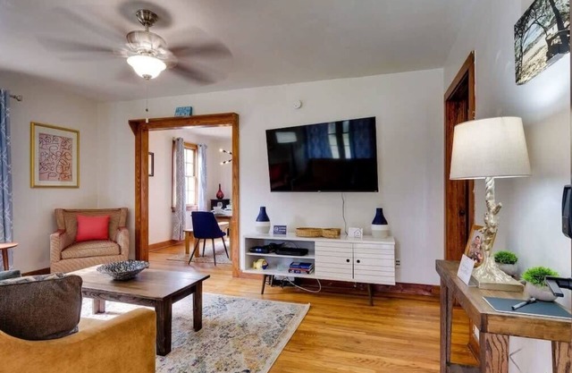 Dock & Volleyball! Near Downtown - Golden Getaway