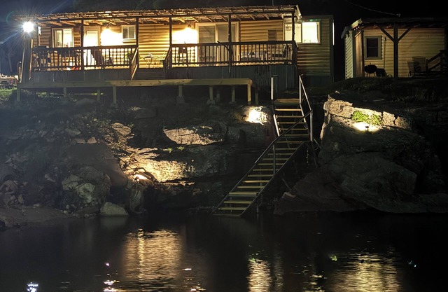 Dockside Cabin- waterfront, kayaking, fishing, swimming