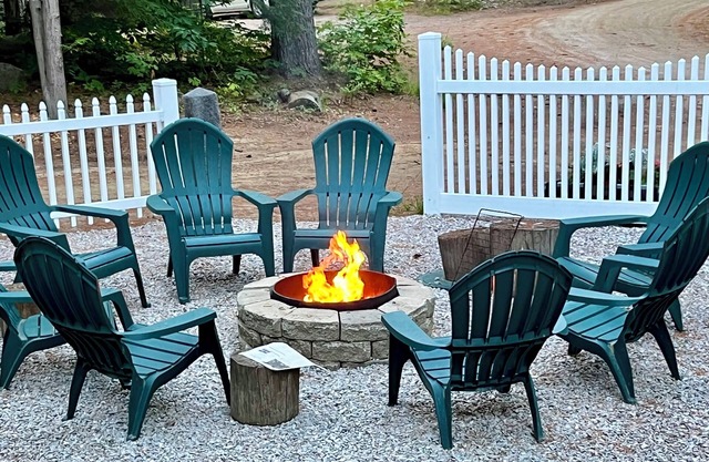 Dog 🐾 3 bedroom 5 bed cottage - Sleeps 8 Private lake community 0.5 mls to water