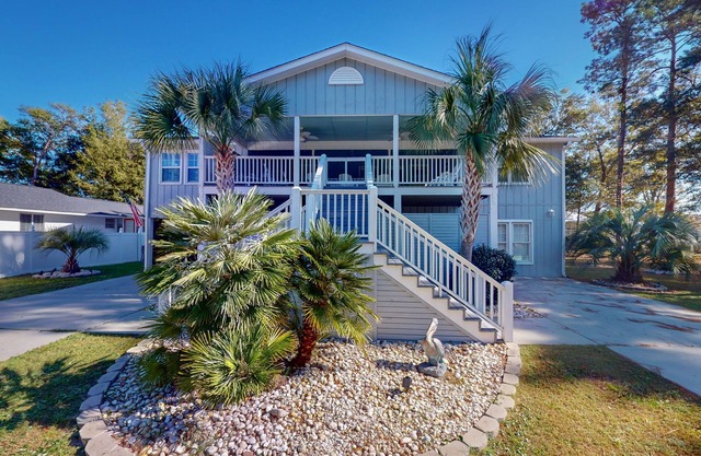 Dog-friendly, 8 minutes to beach with shared pool, covered patio, & big backyard