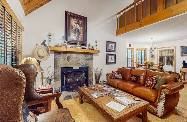Dog-Friendly Cabin W/Lofted Layout, Enclosed Yard, High-Speed WiFi, & Firepit