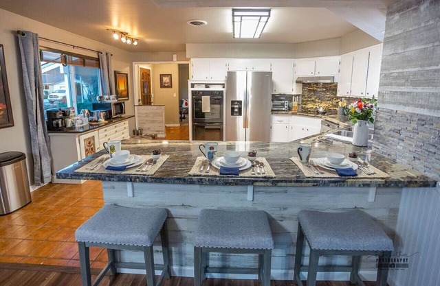 Dog Friendly Canopy Lit Pool 2 Masters w/Kings