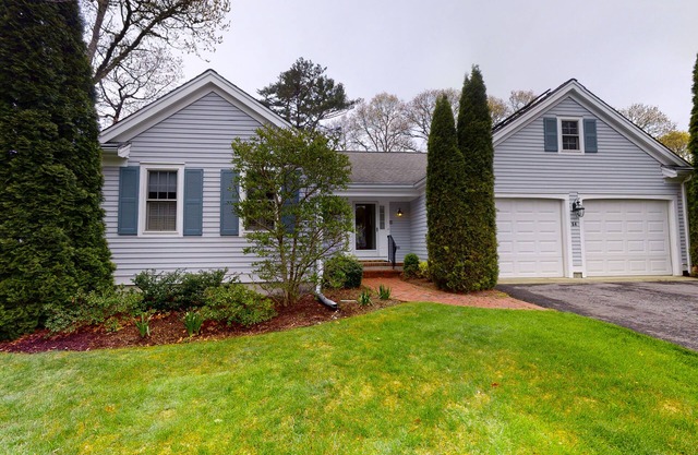 Dog-friendly cape home with Wifi, deck, grill, fireplace, & outdoor shower