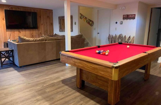 Dog friendly Chalet in the Woods w/Pool-Mt. Snow