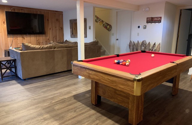 Dog Friendly Chalet in the Woods w/Pool, Mt. Snow, VT