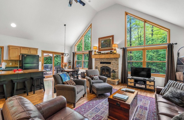 Dog-Friendly Door County Cottage | Wooded 3 Acres + Screen Porch + Fire pit