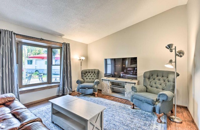 Dog-Friendly Eden Prairie Escape Near Beach!