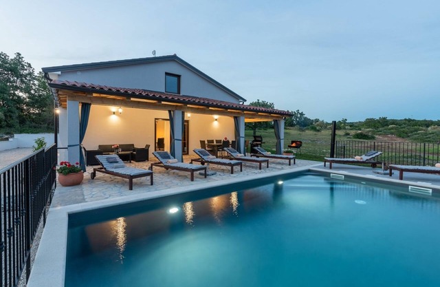 Dog-friendly finca with heated private pool, lounge area, barbecue, washing machine