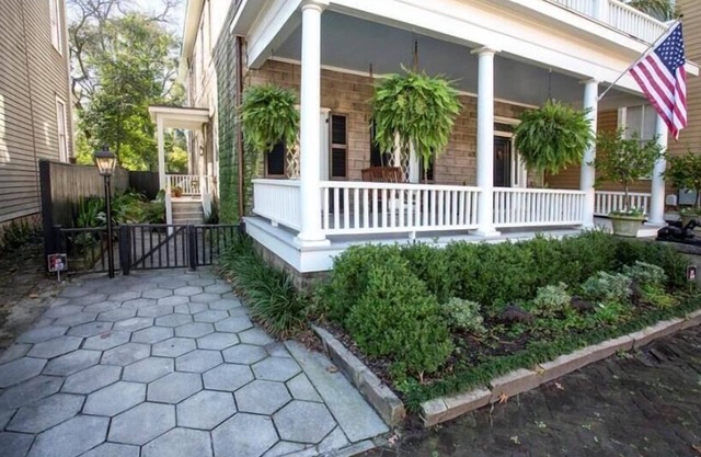Dog Friendly Garden Home on Historic Huntingdon Street by Lucky Savannah