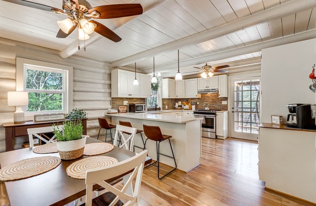 Dog-Friendly Hiawassee Cabin Near Lake & Hiking