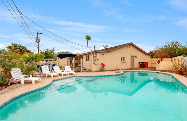 Dog-friendly house with pool, firepit, and gas grill - quiet neighborhood