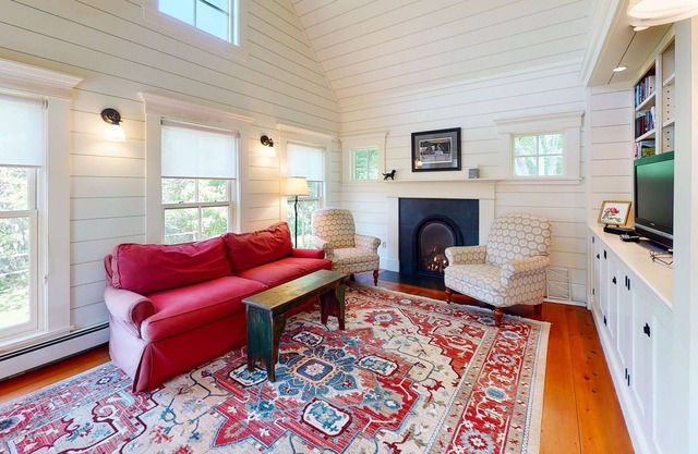 Dog-friendly house with fireplace, spacious deck, & bikes - snowbirds welcome